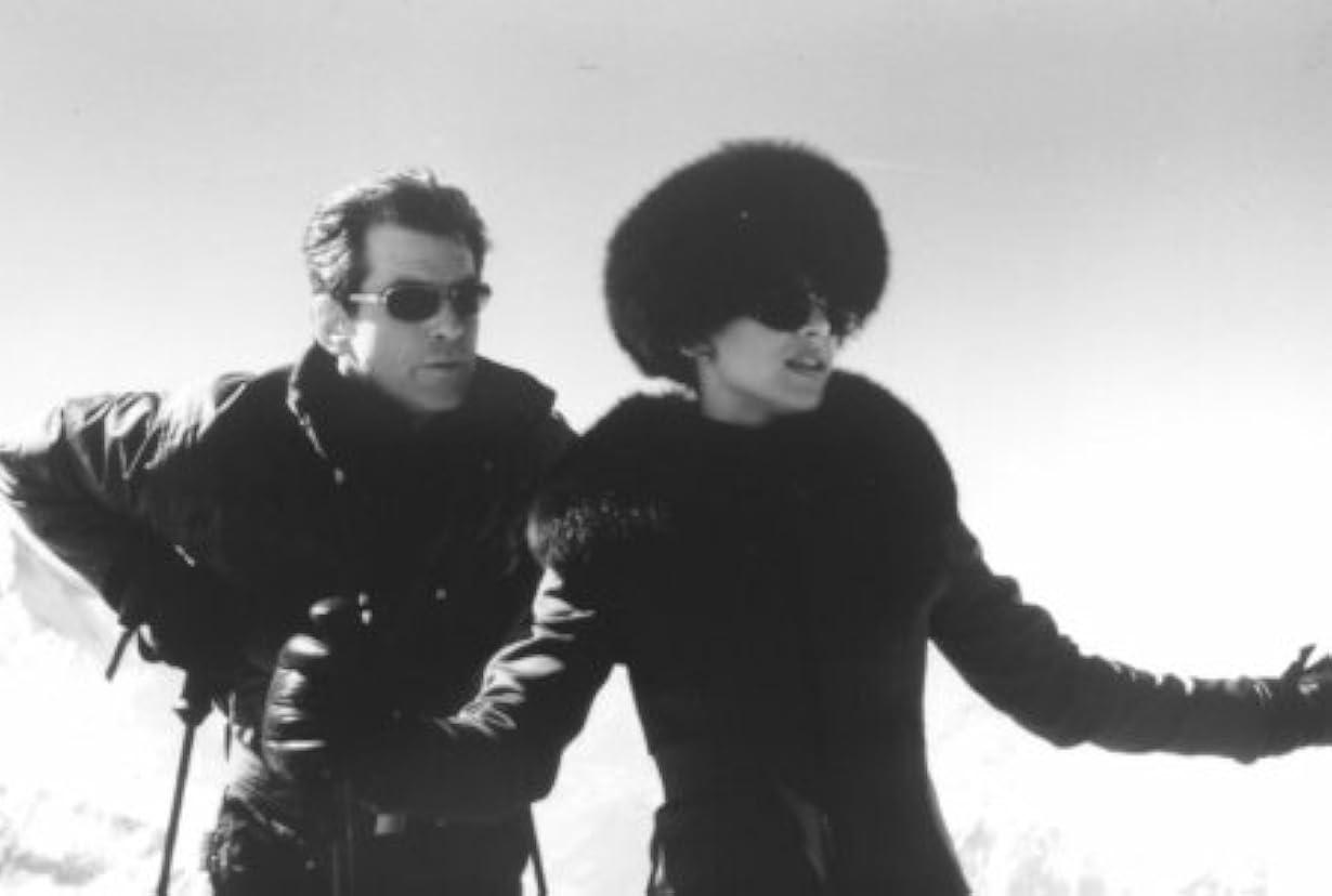 007 - Il mondo non basta streaming ita
