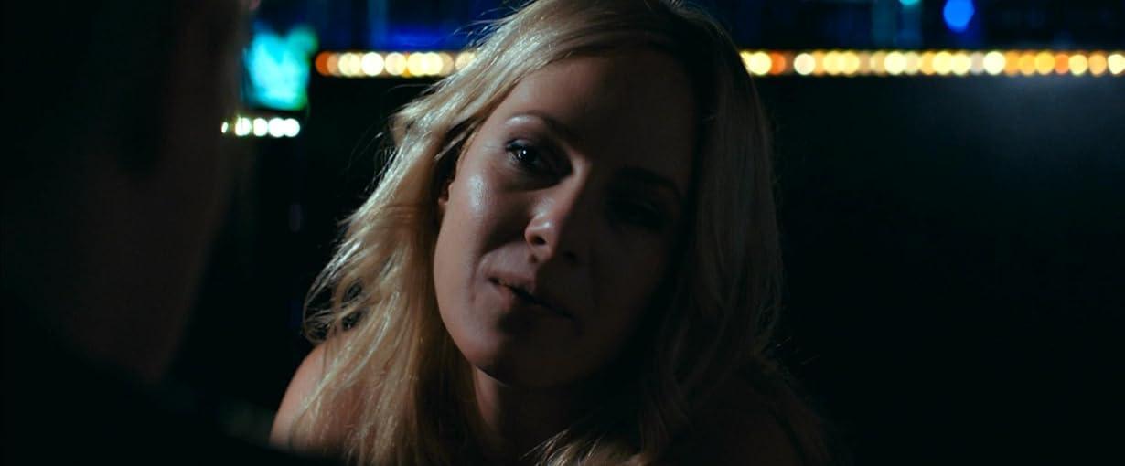 Below Her Mouth streaming ita
